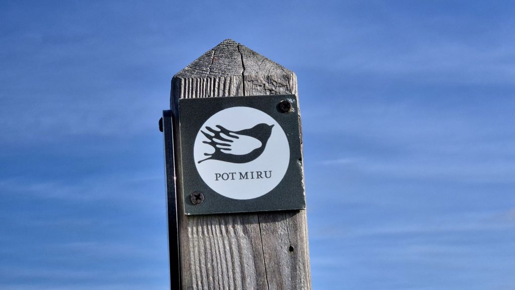 Kolovrat, un segnavia del Pot Miru, foto Stefano Ardito