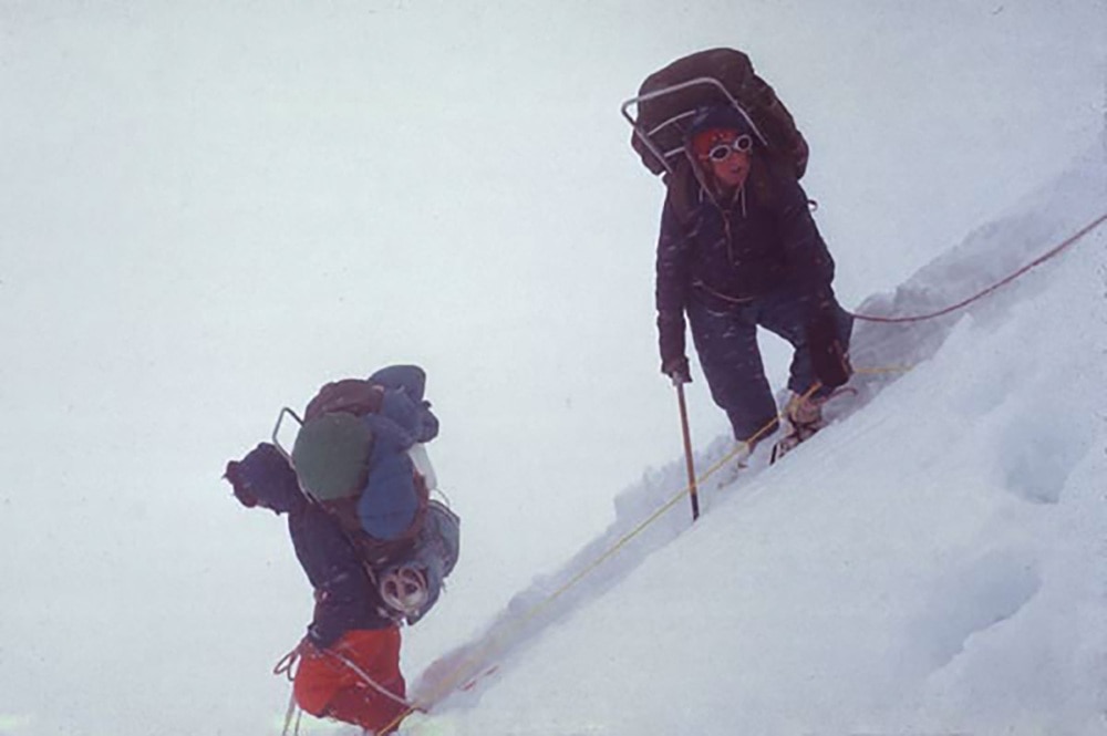 Scendendo dalla vetta del Denali. Foto Arlene Blum