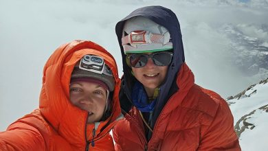 Anja Petek e Patricija Verdev, vincitrici della Menzione Speciale per l'alpinismo femminile, in vetta al Lalung I @ A.Petek, P. Verdev