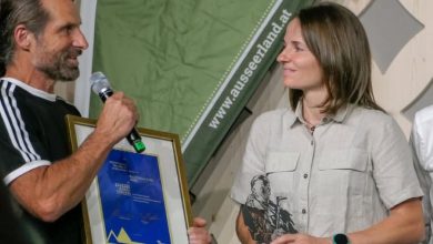 Barbara, Babsi, Zangerl riceve il Premio Paul Preuss da Alex Huber