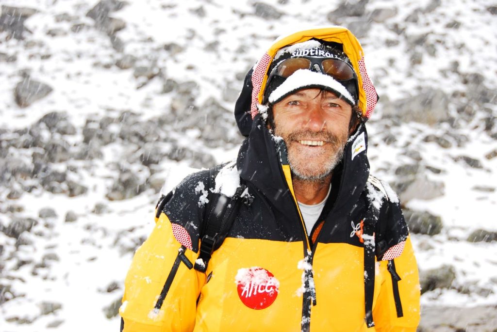 Hans Kammerlander. Sua, nel 1996, la prima discesa con gli sci dall'Everest Foto archivio Hans Kammerlander