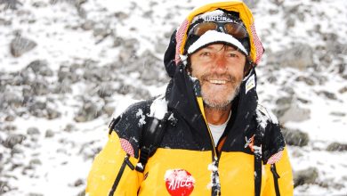 Hans Kammerlander. Sua, nel 1996, la prima discesa con gli sci dall'Everest Foto archivio Hans Kammerlander