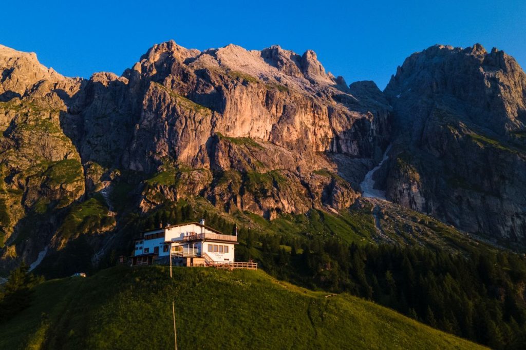 Il rifugio Scarpa. Foto Stefano Chiarello