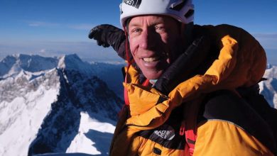 Jim Morrison sulla vetta dell'Everest prima di iniziare la discesa