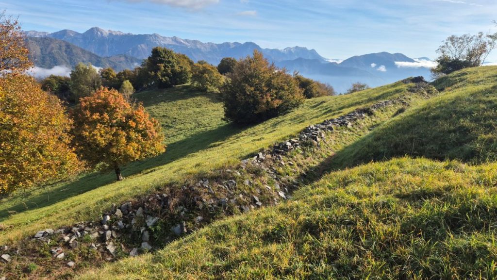 Kolovrat,trincea sotto la vetta del Klabuk, foto Stefano Ardito