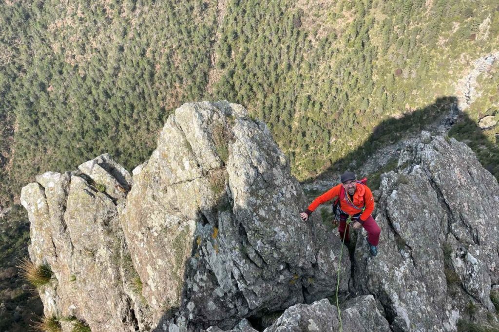 Le rupi sopra la val Baiarda (foto M. Comi)