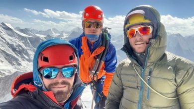 Marco Schwidergall, Tomasz Rodzynkiewicz e Matej Prcin sulla vetta del Tumladen Sar. Foto FB Polski Himalaizm Sportowy