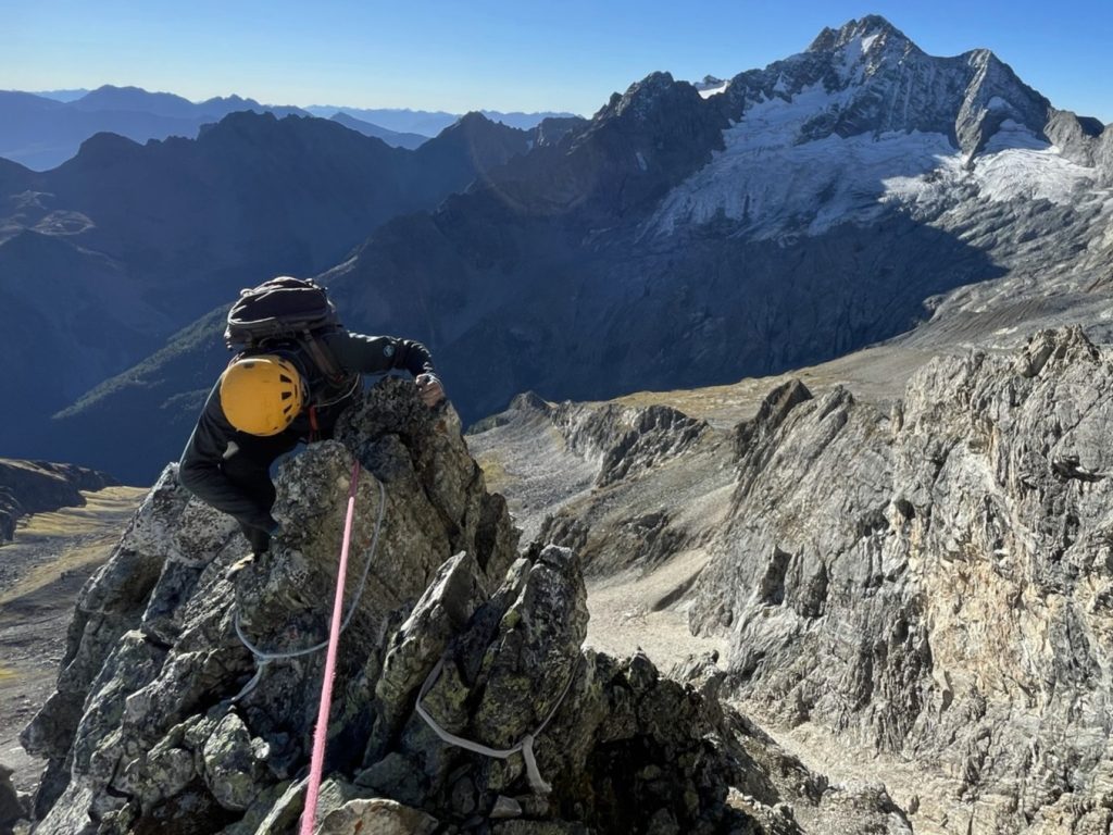 Cresta ricoperta di licheni pazienti e tenaci (foto M. Comi)