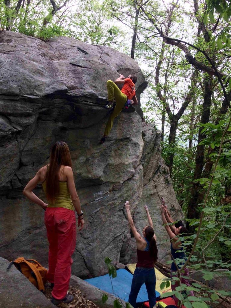 Il bouldering è una pratica immediata, libera, inclusiva (foto M. Comi)