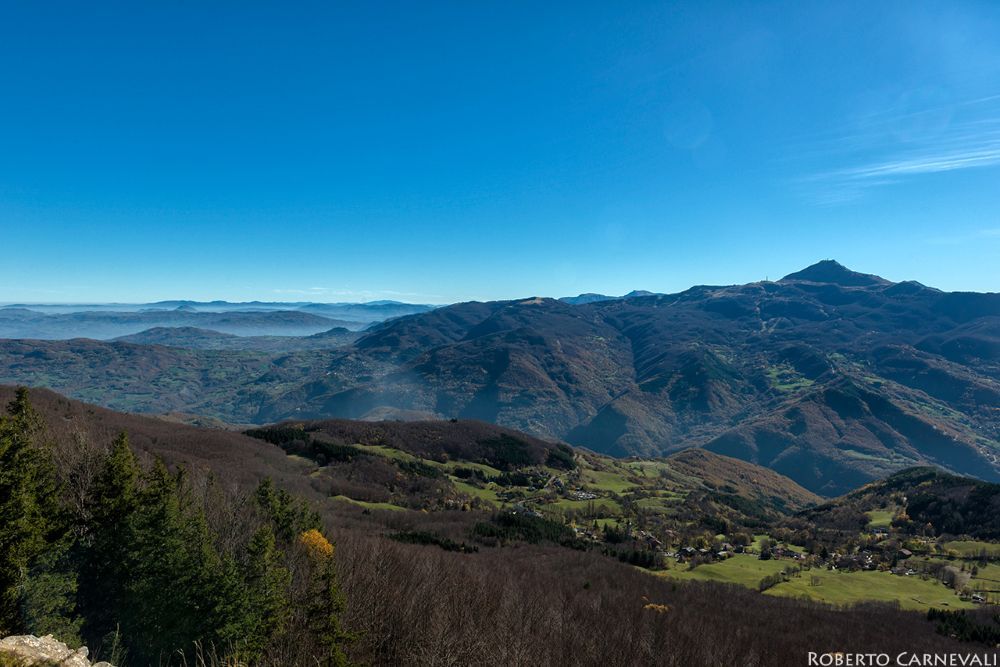La dorsale appenninica con il Monte Cimone. Foto Roberto Carnevali