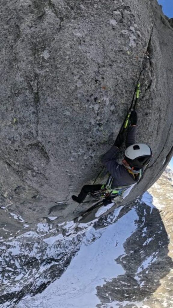 Un momento della scalata @ Simon Gietl.