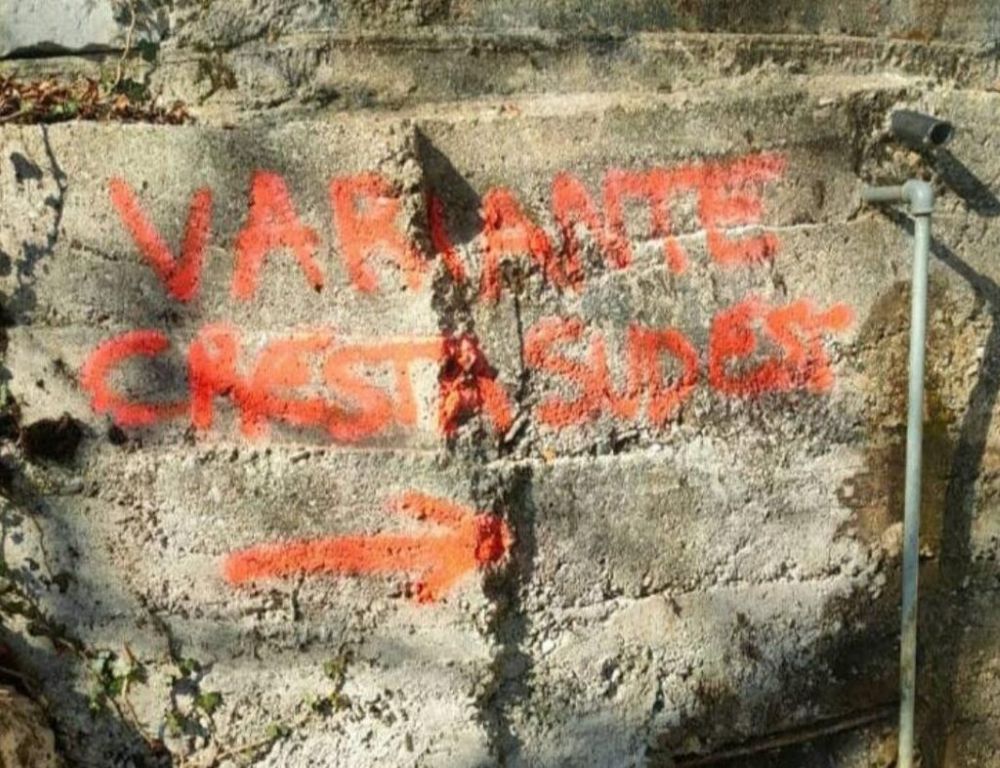 Una delle scritte cancellate