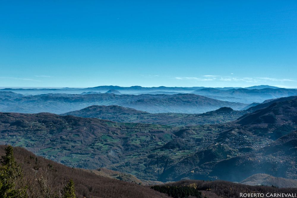 Il panorama dalla vetta. Foto Roberto Carnevali