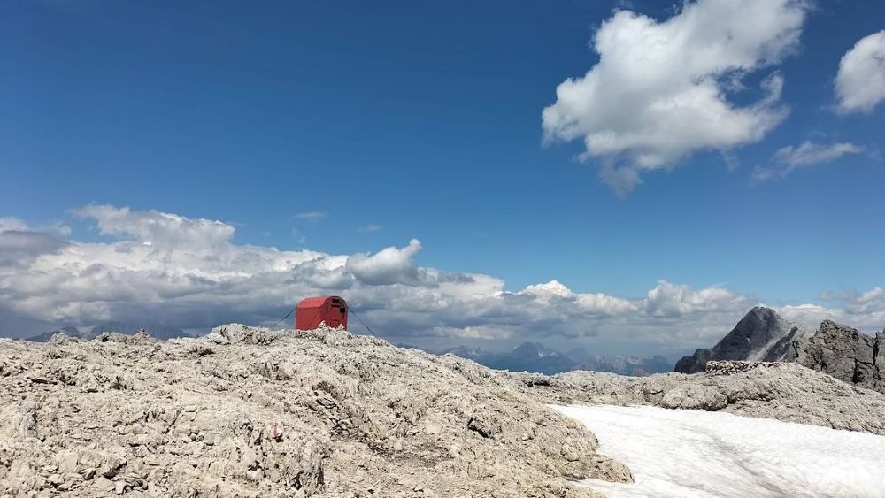 Il vecchio Bivacco Reali. Foto FB Rifugio Cavallera