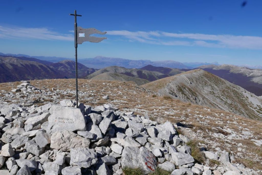 In vetta al Monte Marsicano. Foto Stefano Ardito