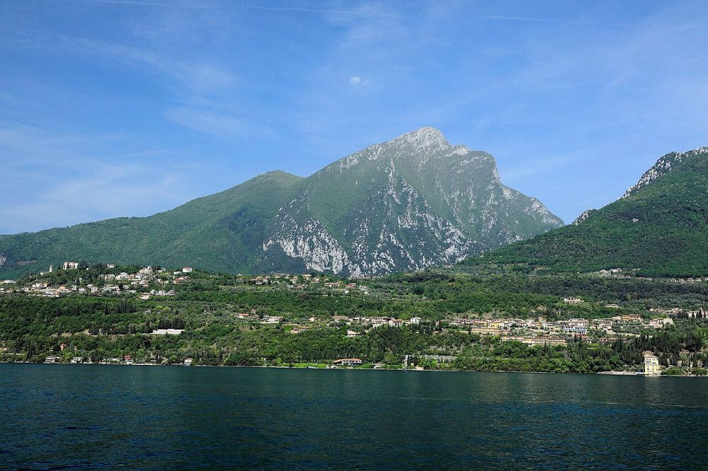 Il Monte Pizzocolo, sulla sponda occidentale del Lago di Garda @ Wikimedia commons