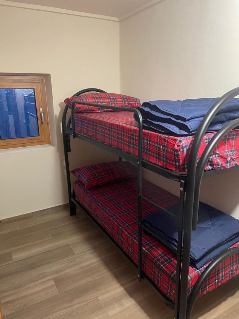 Il rifugo, aperto solo d