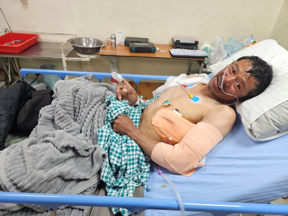 Lakpa Tamang in ospedale. Foto Everest Chronicle