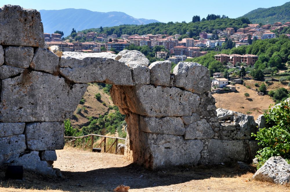 Segni, la Porta Saracena, foto Stefano Ardito
