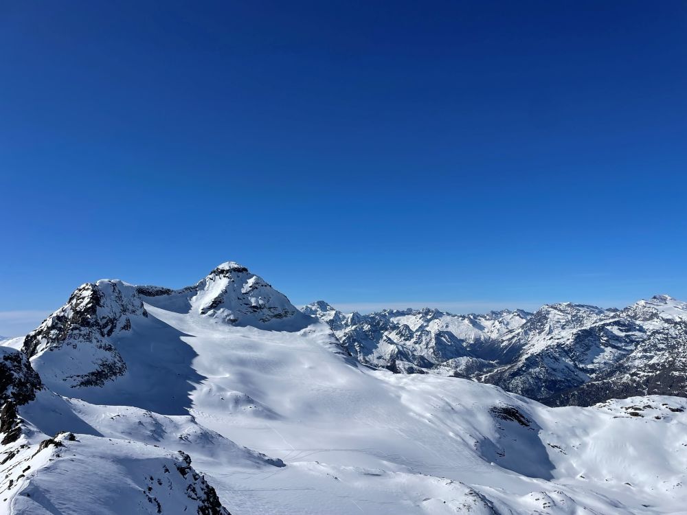 I pendii immacolati del Pizzo Scalino (foto M. Comi)