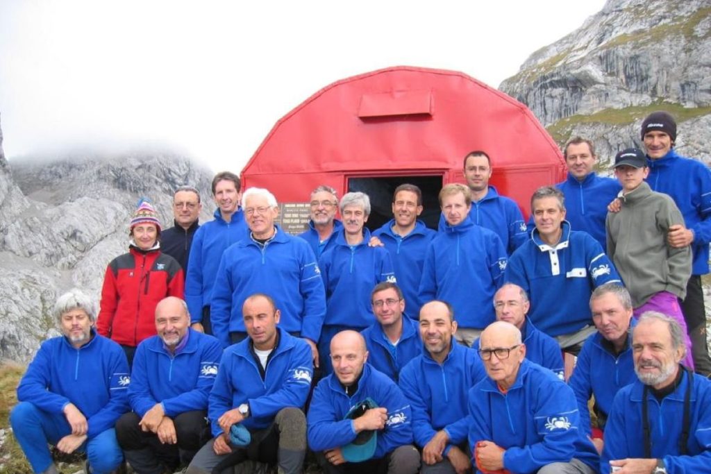 I Gransi al bivacco intitolato ai fratelli Toso, nelle Marmarole, due dei fondatori del gruppo