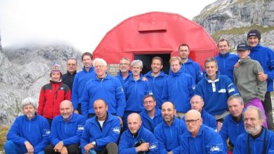 I Gransi al bivacco intitolato ai fratelli Toso, nelle Marmarole, due dei fondatori del gruppo