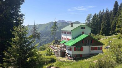 Il Rifugio Fratelli De Gasperi, nelle Dolomiti Pesarine. Foto FB Rifugio De Gasperi
