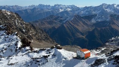 Il bivacco Meneghello appena inaugurato nel Parco nazionale dello Stelvio