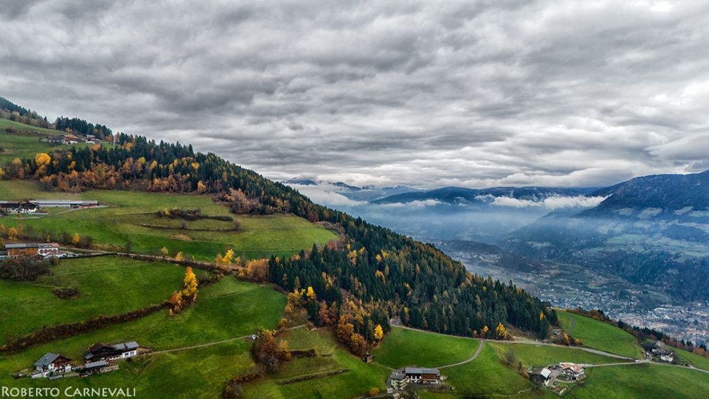 Il panorama sulla Valle dell'Isarco. Foto Roberto Carnevali
