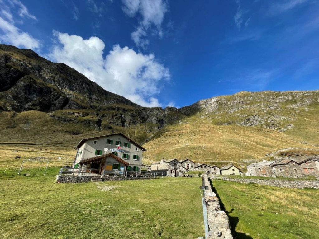 Il rifugio Chiavenna, all'Alpe Angeloga (SO), lungo uno dei percorsi consigliarti da Francesco Puppi