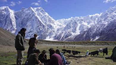 Il team britannico prima della salita @ YAG