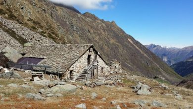 L'Alpe Toso (1649 m) con il bivacco. Foto Cesare Re
