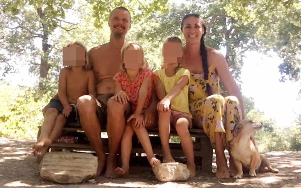 Nathan Trevallion e Catherine Birmingham con i loro figli