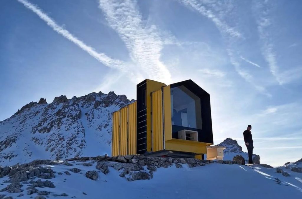 Il nuovo Bivacco Renato Reali. Foto FB Primiero Vanoi Pale San Martino . Dolomiti . Dolomites . Trentino