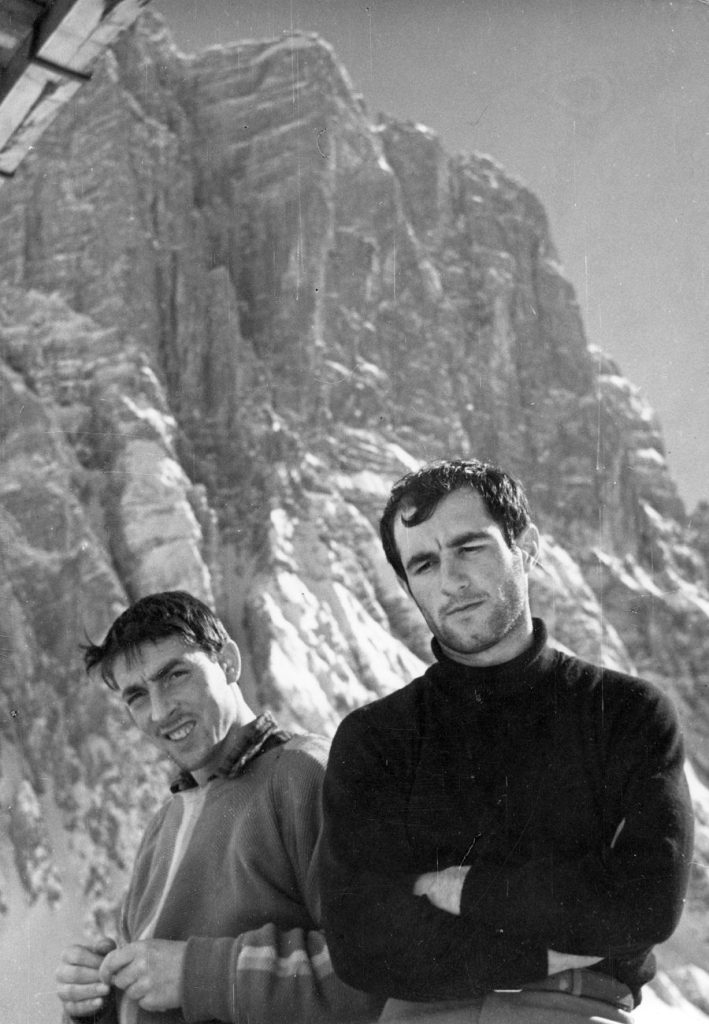 Marcello Bonafede e Natalino Menegus sulla terrazza del Rifugio Tissi