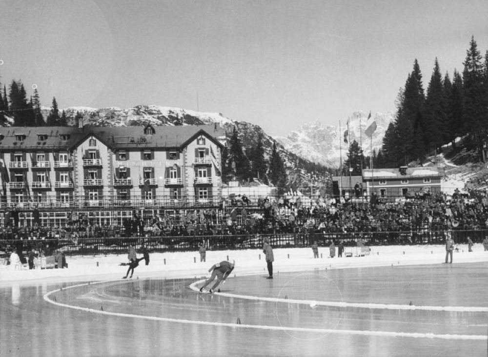 Gare di pattinaggio sulla pista del Lago di Misurina nel 1956 @ Wikipedia
