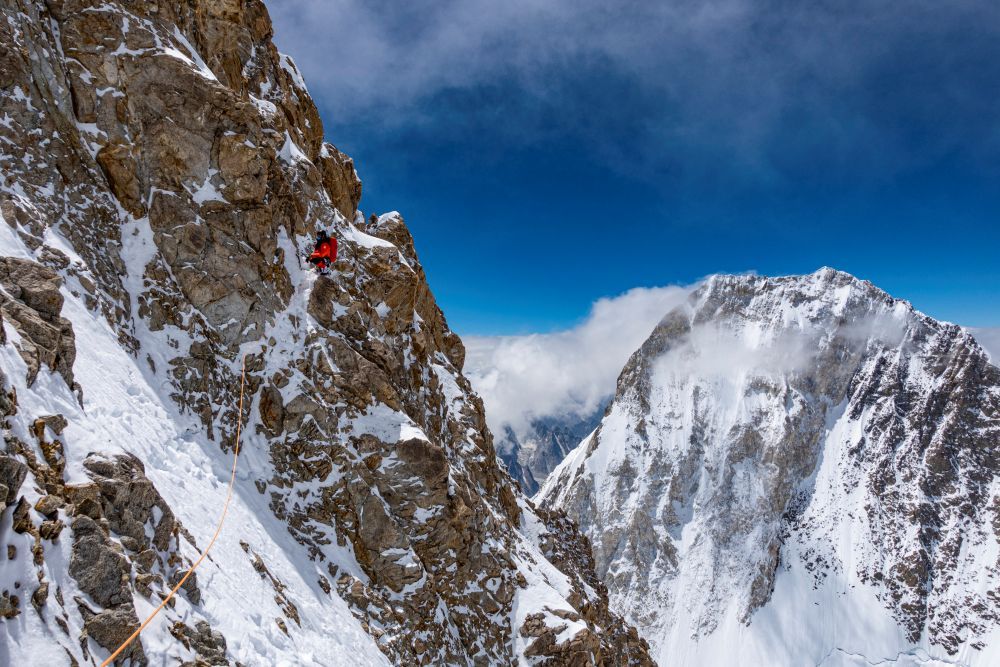 Aleš Česen verso la vetta del G III. Foto Tom Livingstone