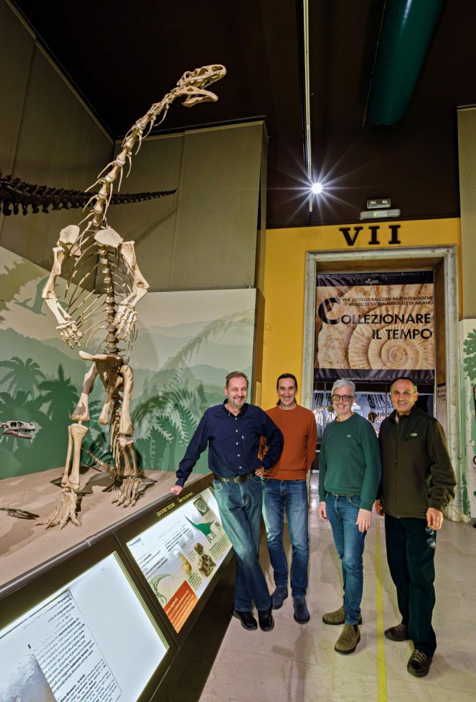 Il team degli scopritori davanti al Plateosaurus engelhardi del Museo di Milano