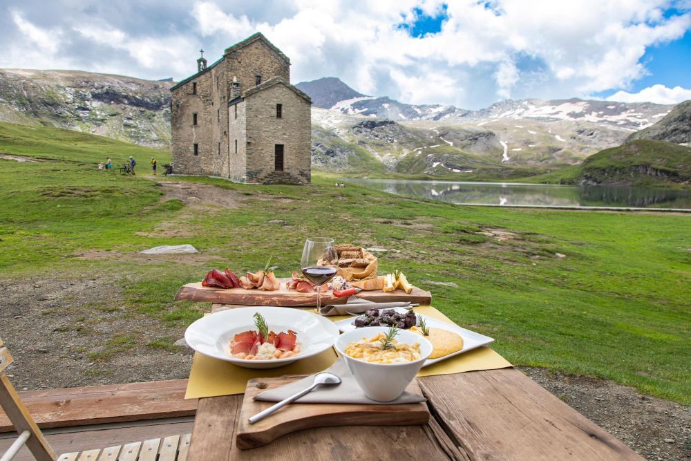 La vista dalla terrazza del rifugio