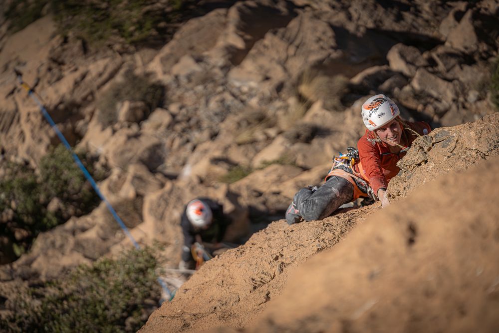 Le due alpiniste sulla parete @ Archivio Fay Manners