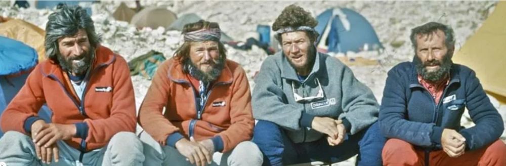 Martini con Almo Giambisi, Fausto De Stefani e Fabio Stedile durante la spedizione al Makalu nel 1985 @orizzontidolomitici