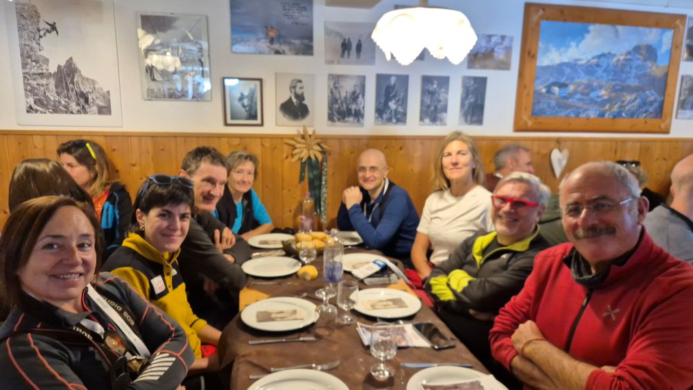 Il pranzo al rifugio, foto Stefano Ardito