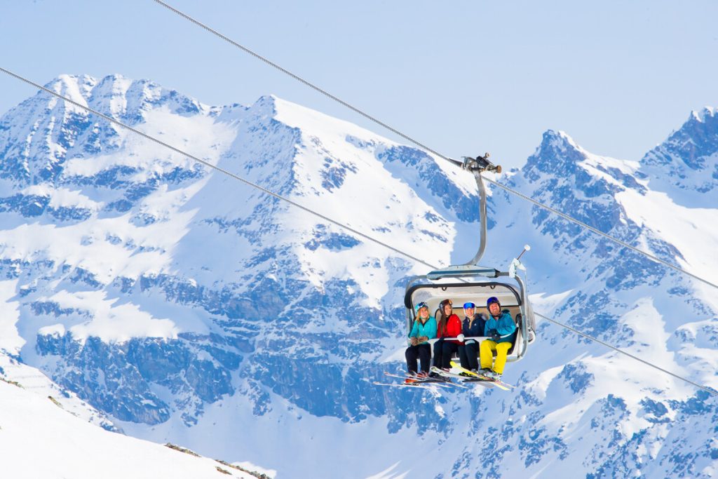 Champoluc, sciatori in seggiovia | © Dario Mazzoli