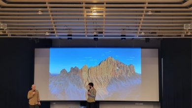 Alessandro Baù e Alessandro Beber sul palco prima della proiezione del film 100 Solleder-Lettenbauer di Emanuele Confortin