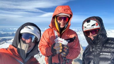 Bauti Gregorini, Tomas Odell e Pedro Odell mostrano la loro Royal Flush (la scala reale) sulla vetta. Foto Pedro Odell