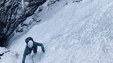 Dedicare tempo vivo all'ascolto, del ghiaccio sotto i colpi delle picche e dei processi del proprio pensiero (foto M. Comi)