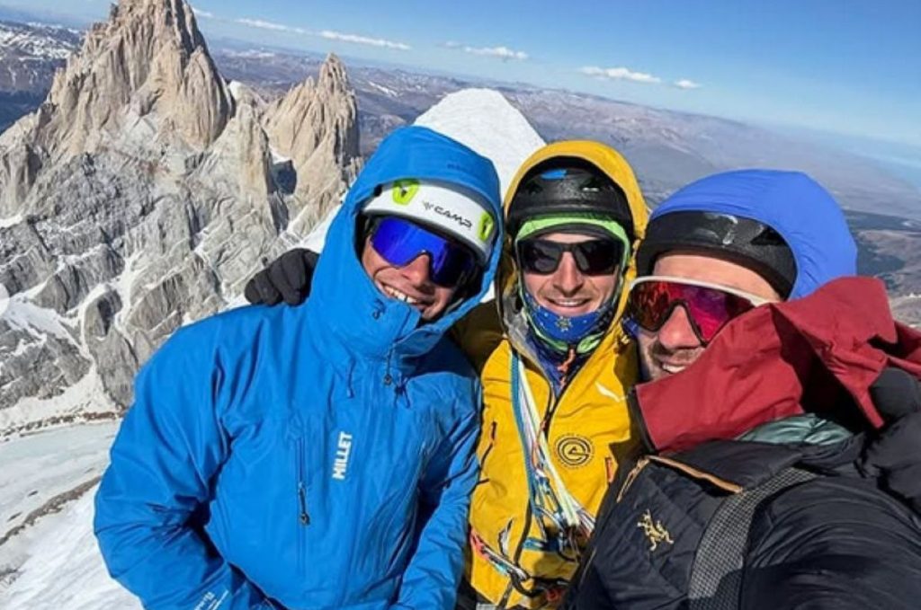 Francesco Ratti, Alessandro Beltrami e Manuel Chasseur sulla vetta del Cerro Torre @fran.ratti