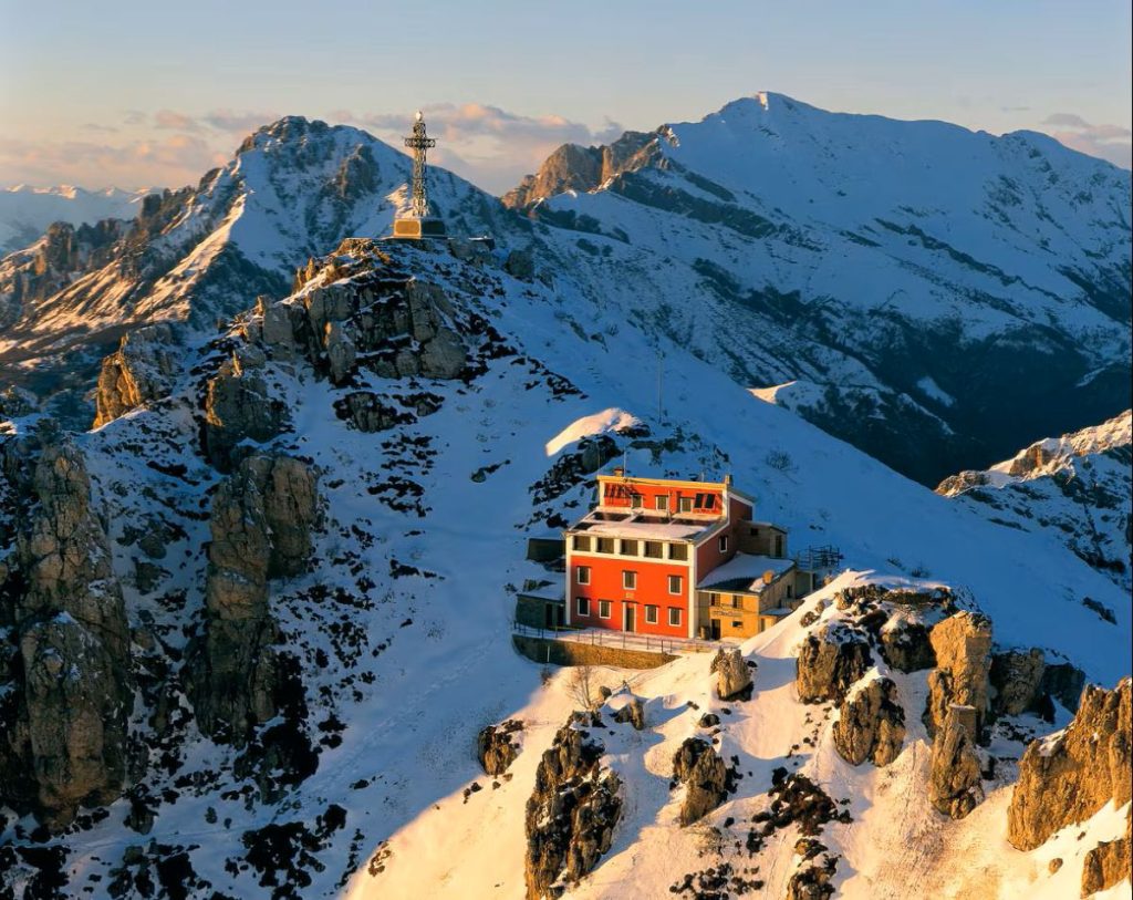 Il Rifugio Azzoni, sul Resegone
