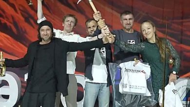 La consegna del Piolet d'or russo ai protagonisti della salita sulla parete sud-ovest del Manaslu @mountain.ru