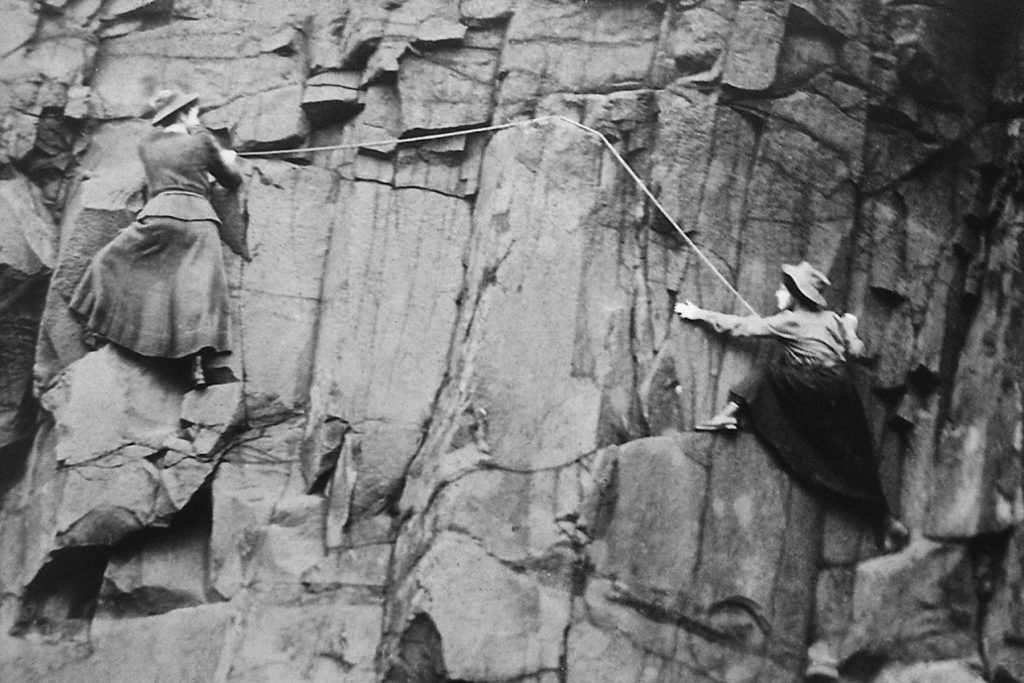 Lucy Smith e Pauline Ranken scalano il Salisbury Crags @ Ladies Scottish Climbing Club